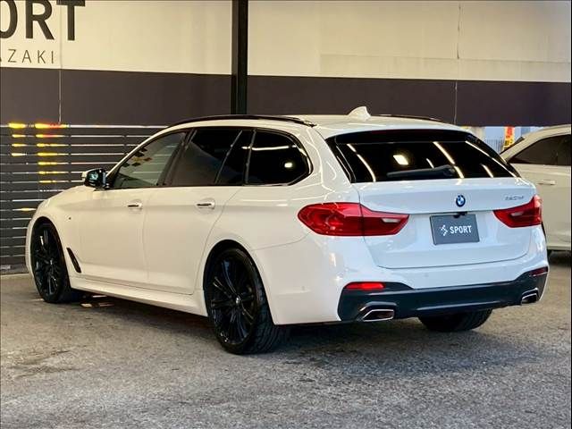 BMW 5SERIES TOURING 2017 Image 31