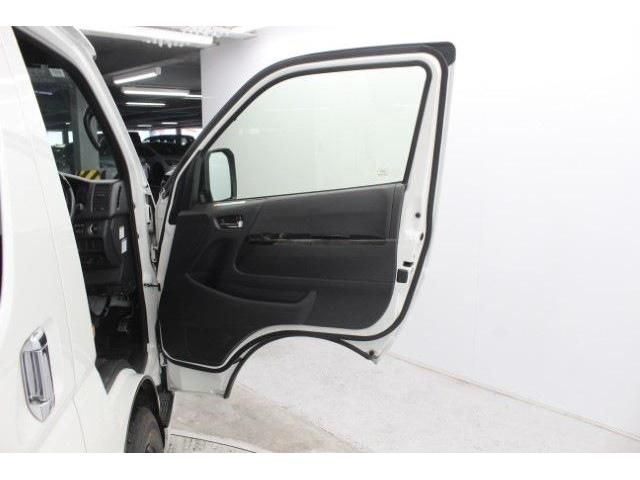 TOYOTA HIACE VAN 2WD 2020 Image 31