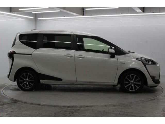 TOYOTA SIENTA HYBRID 2018 Image 31