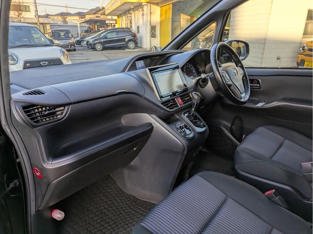 TOYOTA VOXY 2015 Image 31