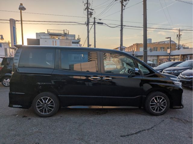 TOYOTA VOXY 2015 Image 31