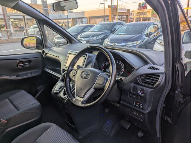 TOYOTA VOXY 2015 Image 31