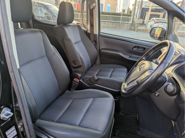 TOYOTA VOXY 2015 Image 31