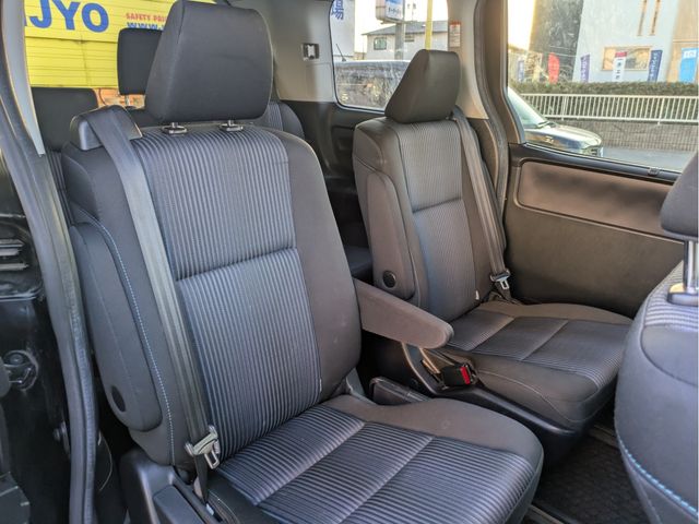 TOYOTA VOXY 2015 Image 31