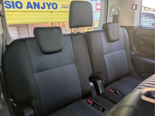 TOYOTA VOXY 2015 Image 31