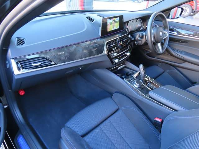 BMW 5SERIES SEDAN 2018 Image 31