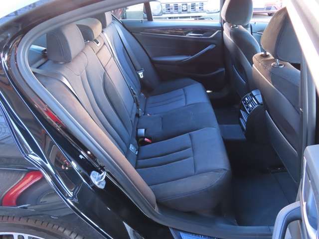 BMW 5SERIES SEDAN 2018 Image 31