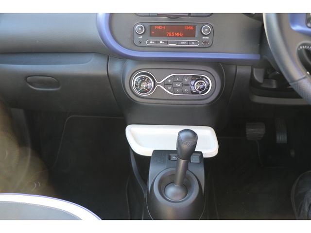 RENAULT TWINGO 2017 Image 31