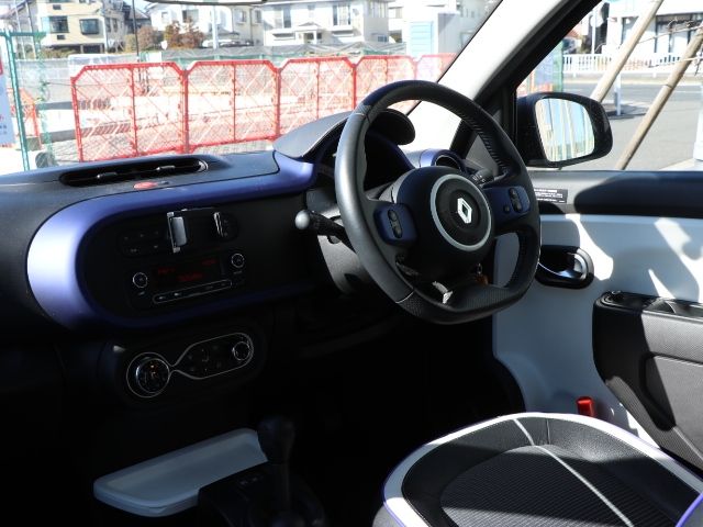 RENAULT TWINGO 2017 Image 31