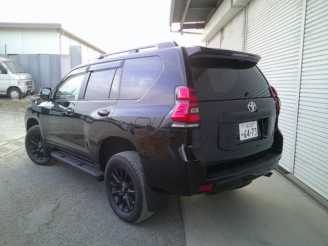 TOYOTA LANDCRUISER PRADO 2023 Image 31