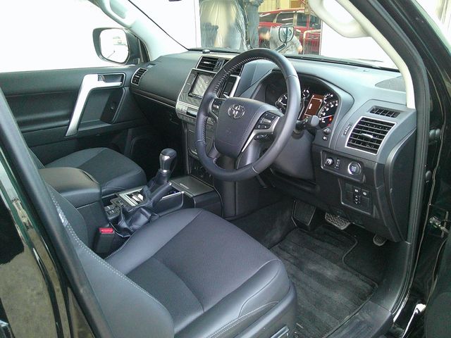 TOYOTA LANDCRUISER PRADO 2023 Image 31