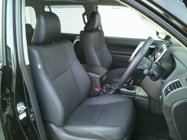 TOYOTA LANDCRUISER PRADO 2023 Image 31