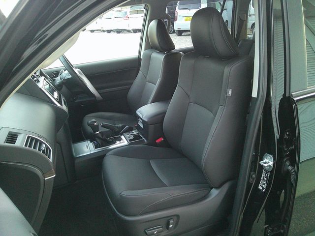 TOYOTA LANDCRUISER PRADO 2023 Image 31