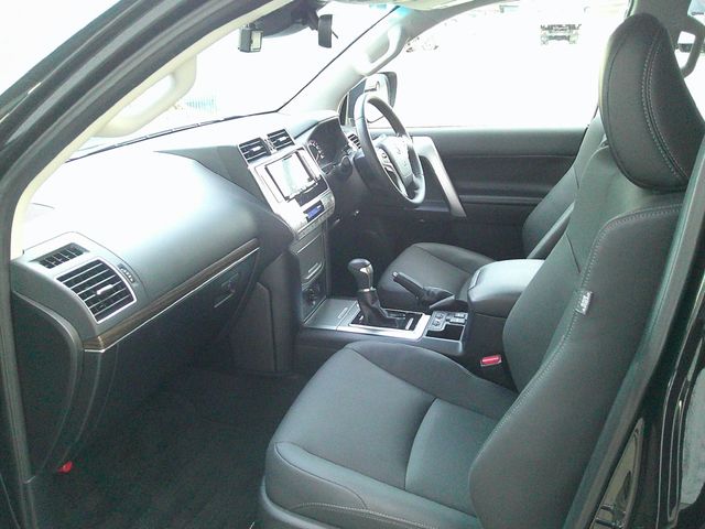 TOYOTA LANDCRUISER PRADO 2023 Image 31