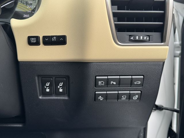 TOYOTA LEXUS NX200T 2016 Image 31