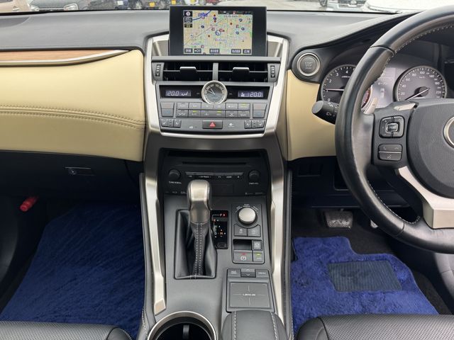 TOYOTA LEXUS NX200T 2016 Image 31