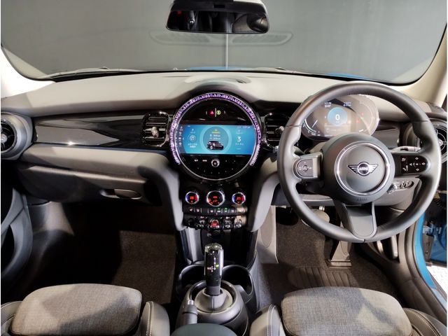 BMW MINI COOPER D 5DOOR 2023 Image 31