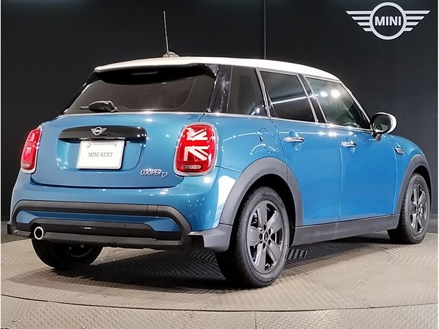 BMW MINI COOPER D 5DOOR 2023 Image 31