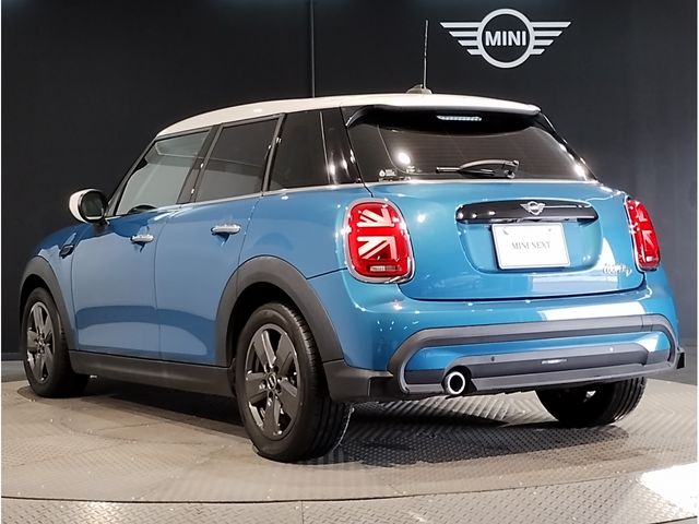 BMW MINI COOPER D 5DOOR 2023 Image 31