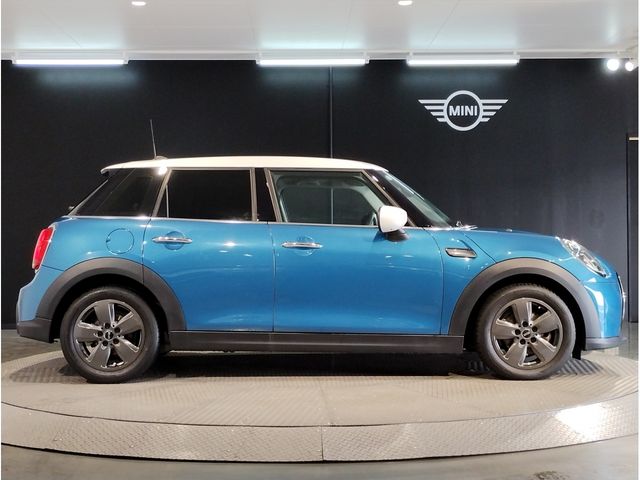 BMW MINI COOPER D 5DOOR 2023 Image 31