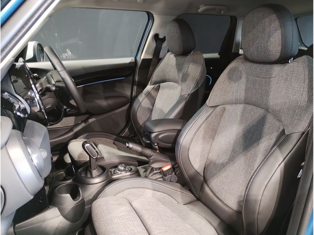 BMW MINI COOPER D 5DOOR 2023 Image 31