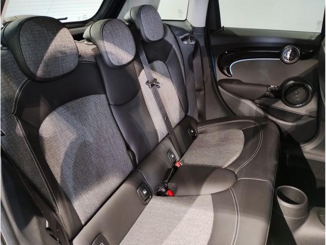 BMW MINI COOPER D 5DOOR 2023 Image 31