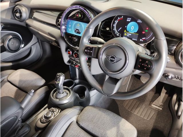 BMW MINI COOPER D 5DOOR 2023 Image 31