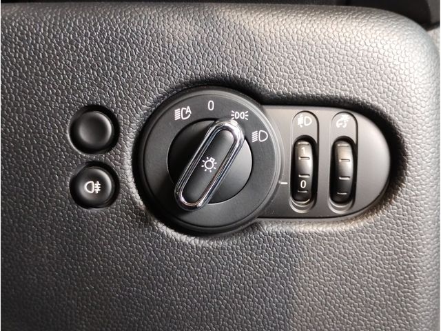 BMW MINI COOPER D 5DOOR 2023 Image 31