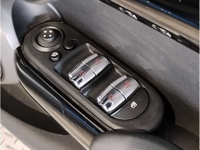 BMW MINI COOPER D 5DOOR 2023 Image 31