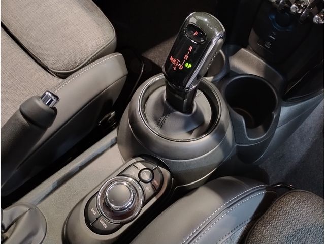 BMW MINI COOPER D 5DOOR 2023 Image 31