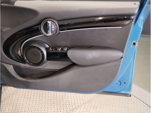 BMW MINI COOPER D 5DOOR 2023 Image 31