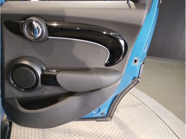 BMW MINI COOPER D 5DOOR 2023 Image 31