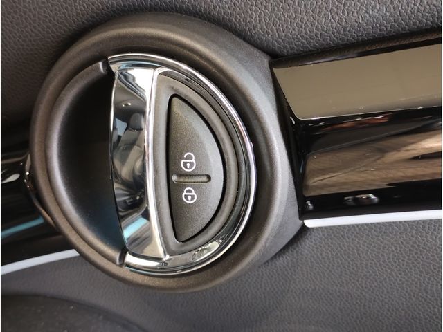 BMW MINI COOPER S 5DOOR 2021 Image 31