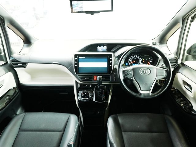 TOYOTA NOAH 2018 Image 31