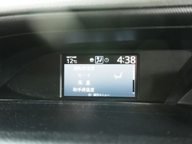 TOYOTA NOAH 2018 Image 31