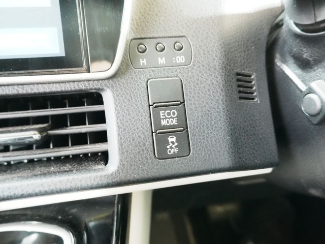 TOYOTA NOAH 2018 Image 31