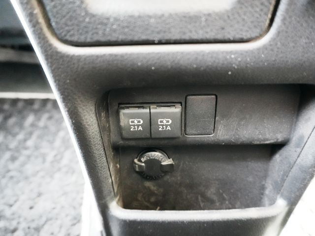 TOYOTA NOAH 2018 Image 31