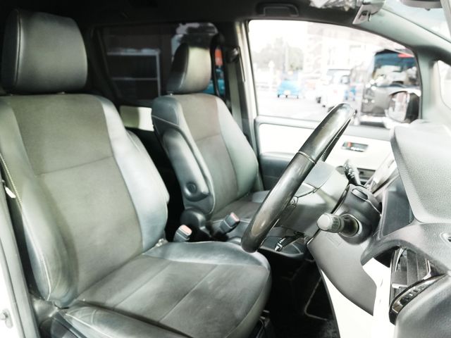 TOYOTA NOAH 2018 Image 31