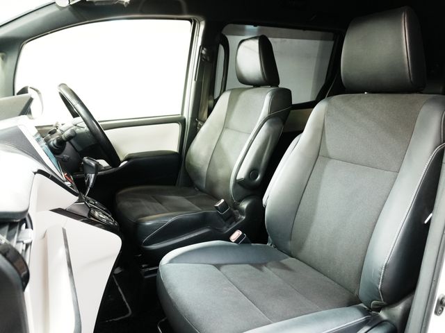 TOYOTA NOAH 2018 Image 31