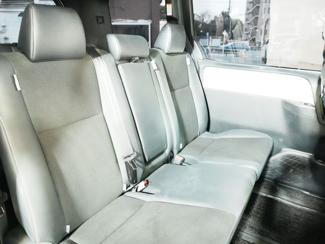 TOYOTA NOAH 2018 Image 31