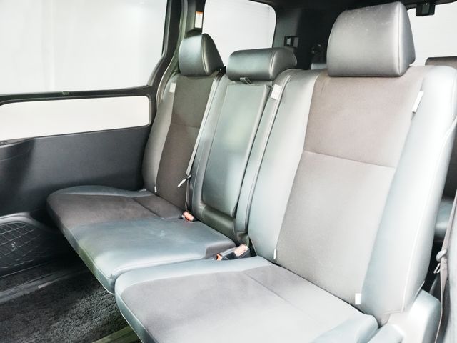 TOYOTA NOAH 2018 Image 31