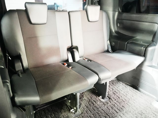 TOYOTA NOAH 2018 Image 31