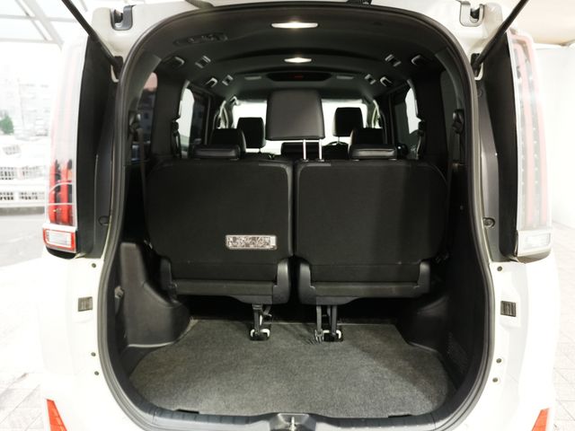 TOYOTA NOAH 2018 Image 31