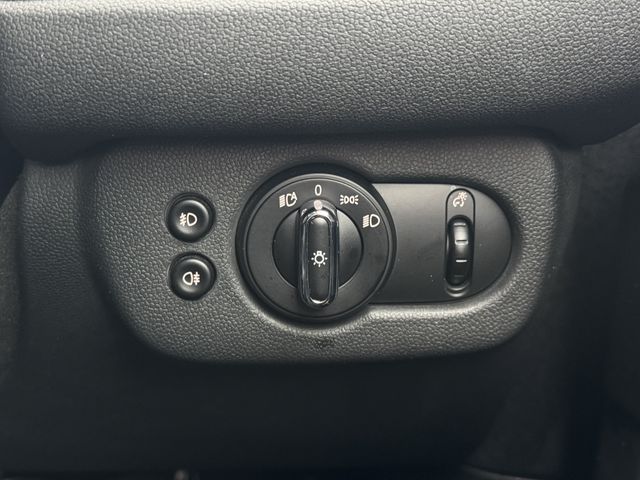 BMW MINI COOPER S CL 2017 Image 31