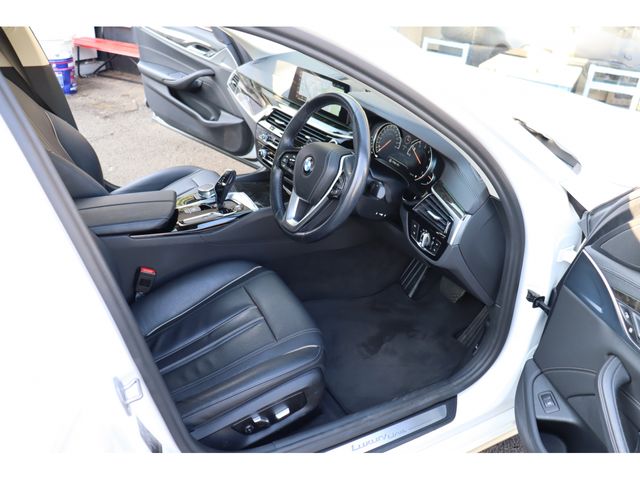 BMW 5SERIES SEDAN 2017 Image 31