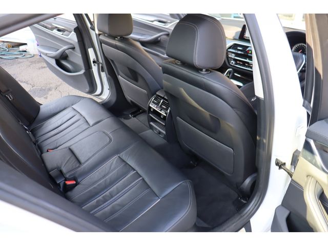 BMW 5SERIES SEDAN 2017 Image 31