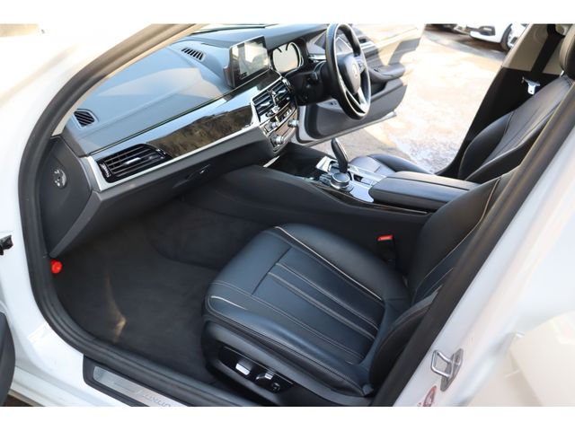BMW 5SERIES SEDAN 2017 Image 31