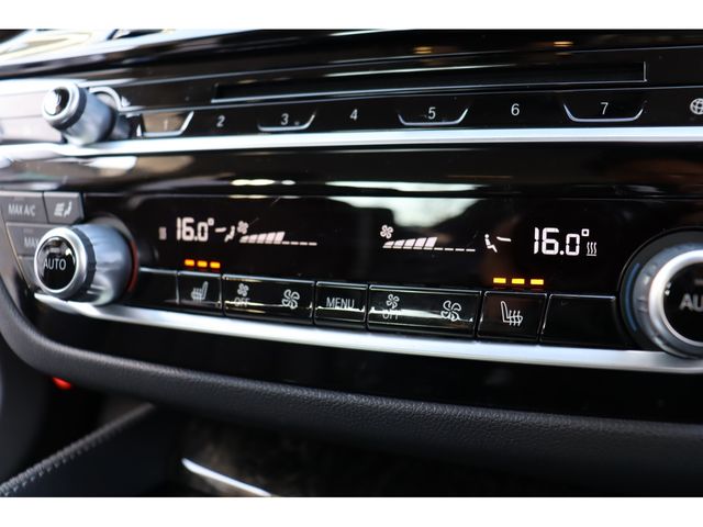 BMW 5SERIES SEDAN 2017 Image 31