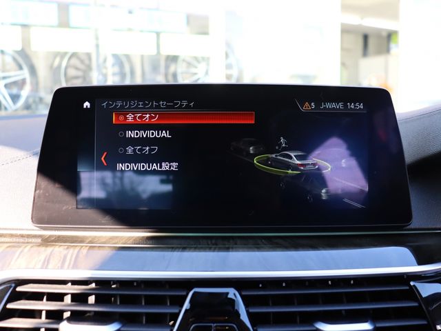 BMW 5SERIES SEDAN 2017 Image 31