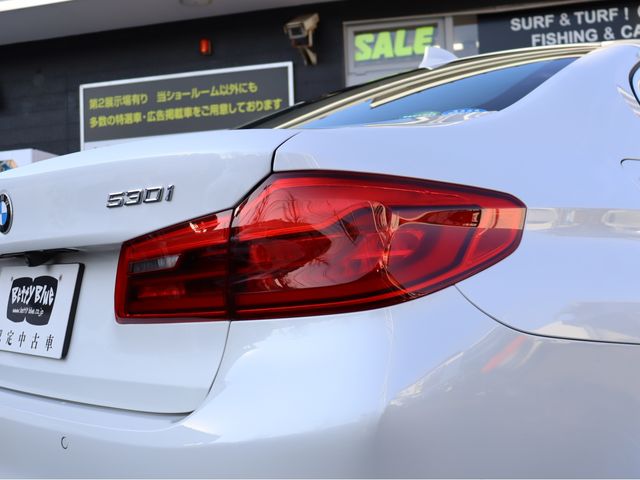 BMW 5SERIES SEDAN 2017 Image 31